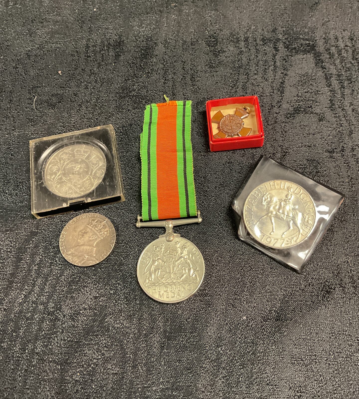 Ww2 defence medal commemorative coins and life saving bronze medal