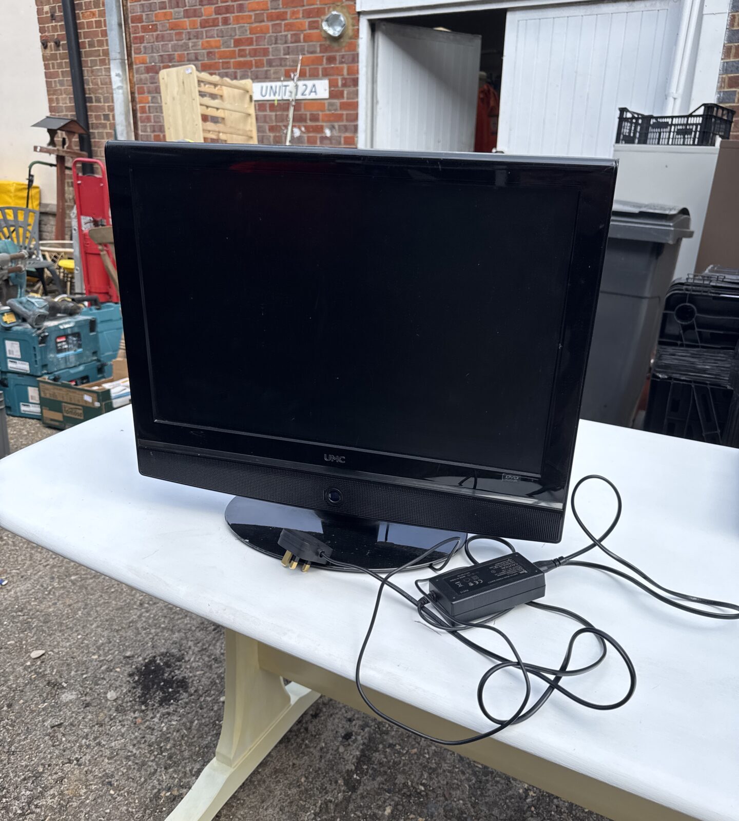 UMC dvd/tv combi - working with power supply, needs remote for DVD