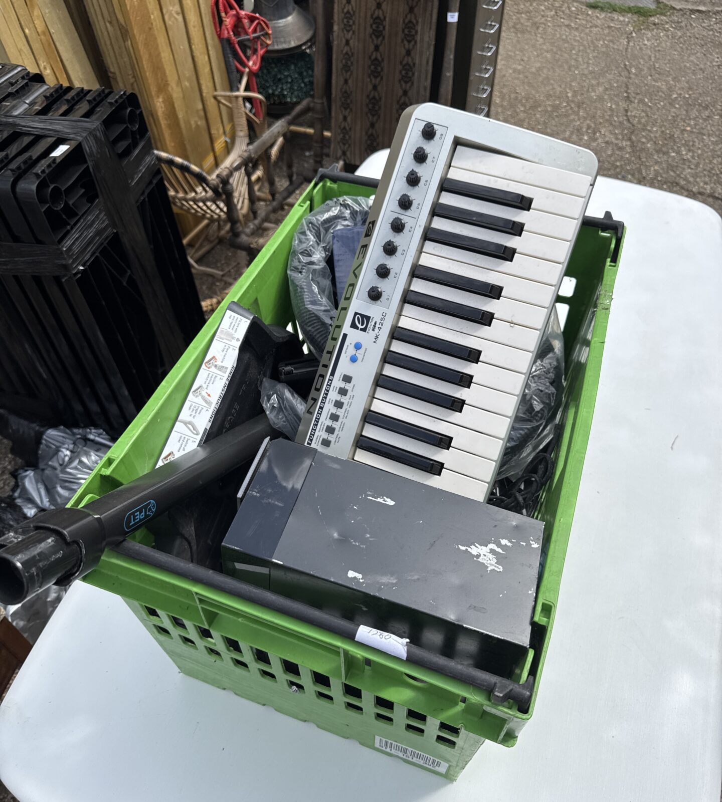 Box of mixed items inc evolution mk-425c usb midi keyboard
