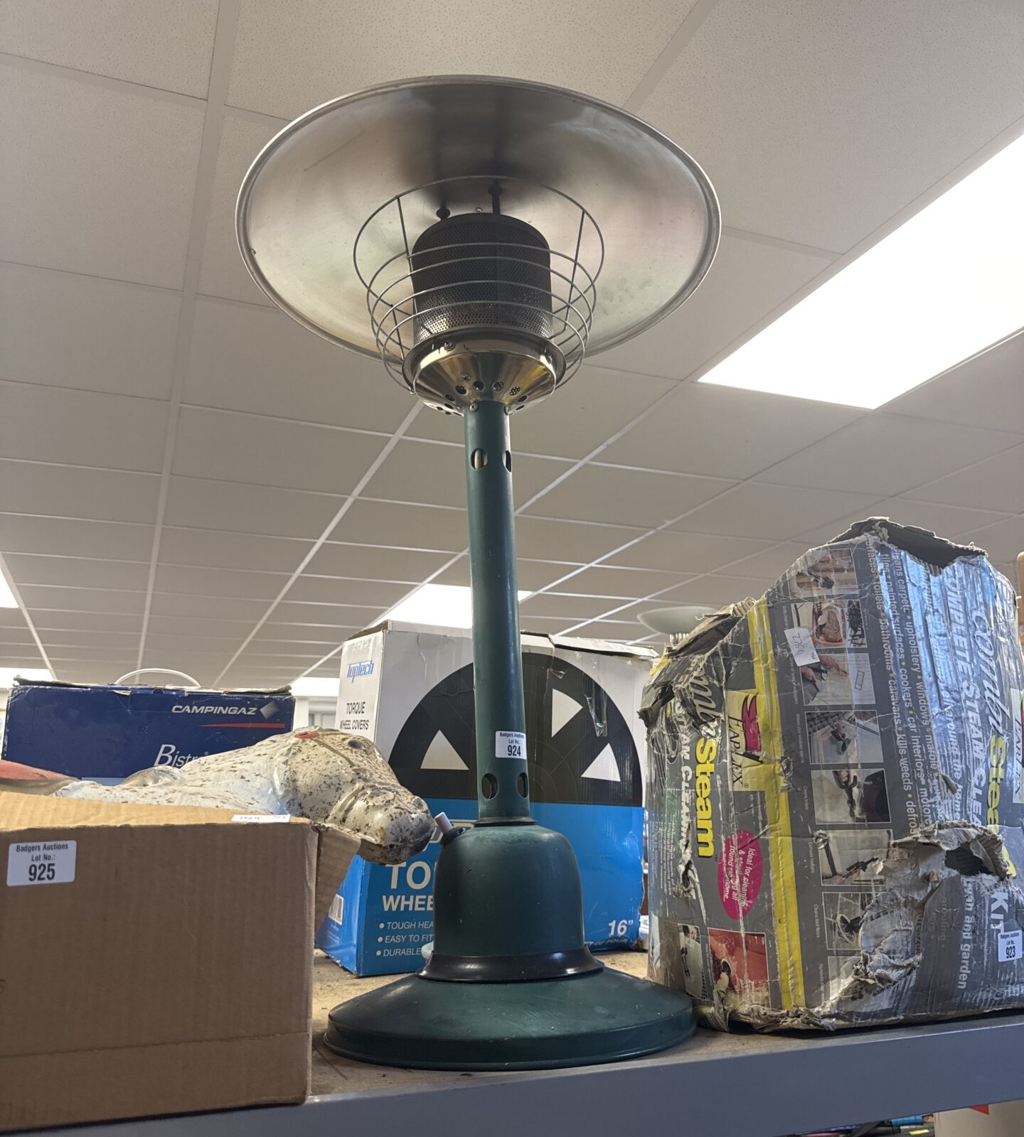 Garden patio heater - has regulator attached