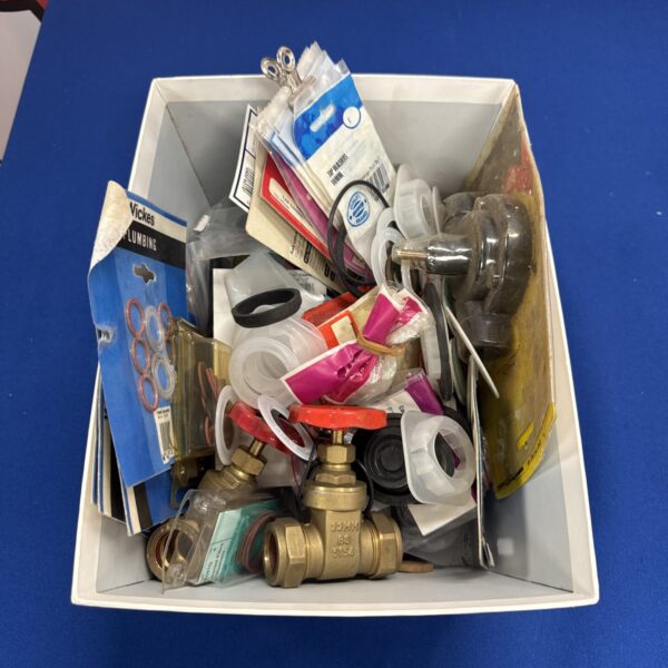 Box of mixed plumbing items inc new 22mm stopcocks & washers