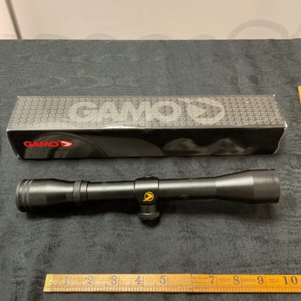 New in box gamo 4x32 Rifle scope