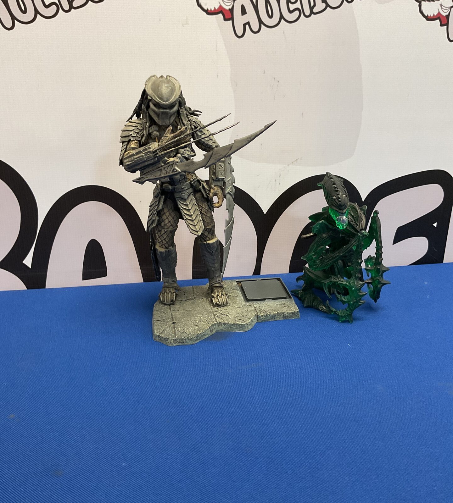 2004 macfarlane predator and alien figures