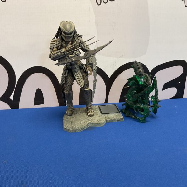 2004 macfarlane predator and alien figures