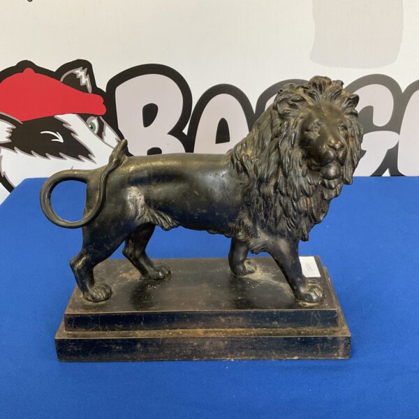 Heavy bronze sculpture of a lion