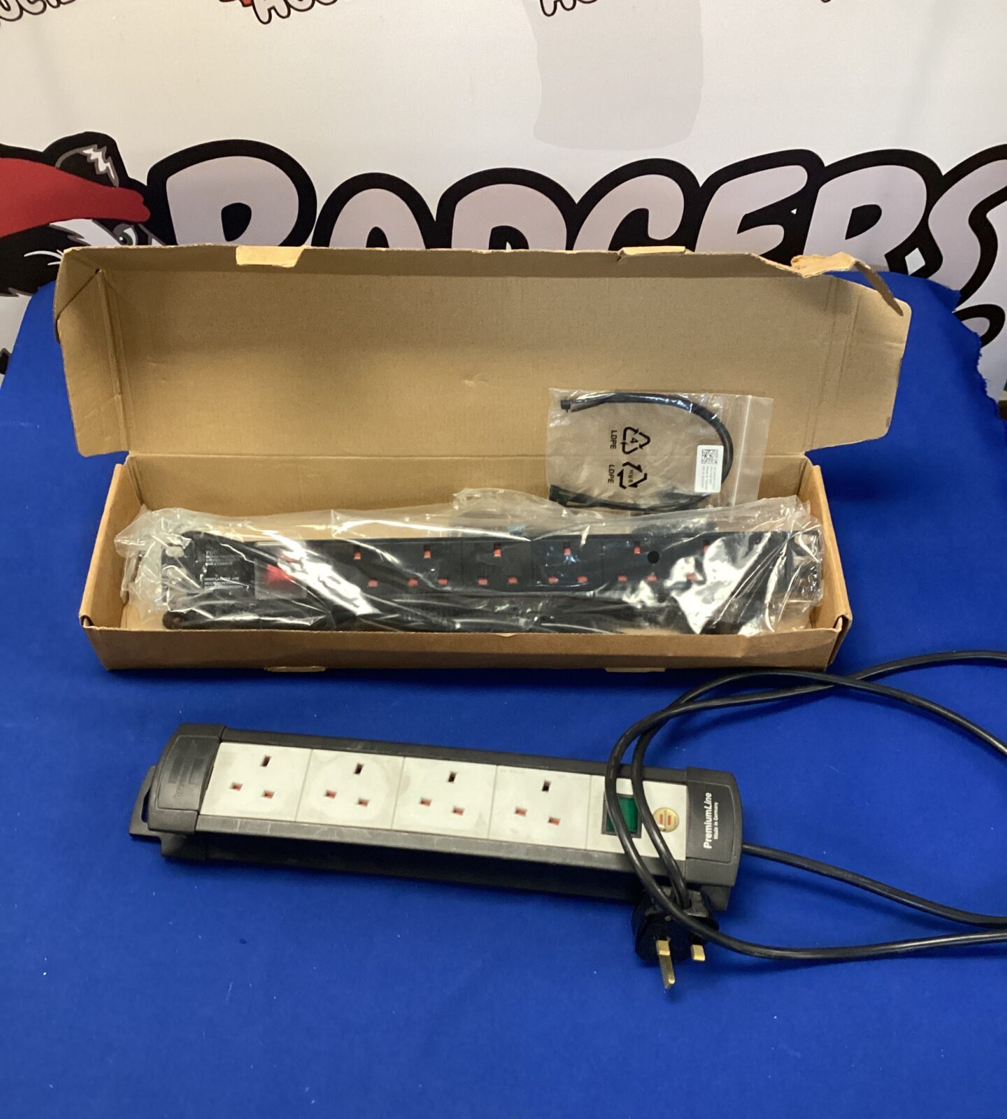Two power distribution units inc 6 socket & 4 socket units