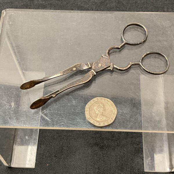 white metal sugar tongs 14.7g