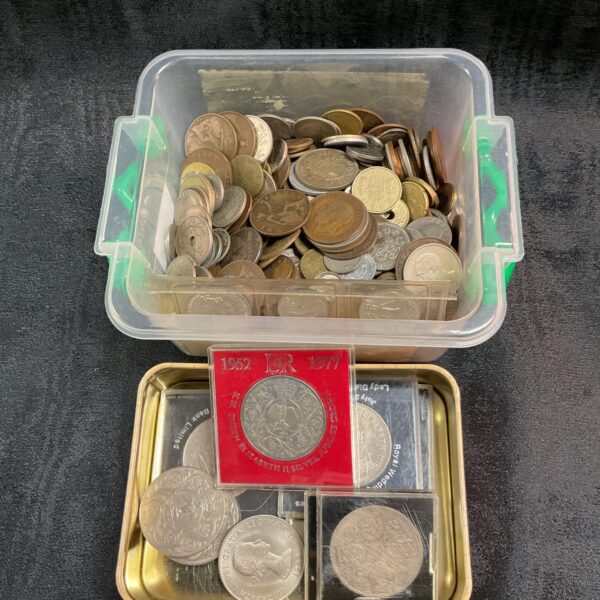 Tub of mixed coins and tin of commemorative coins