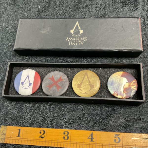 assasins creed unity boxed set button pin badges