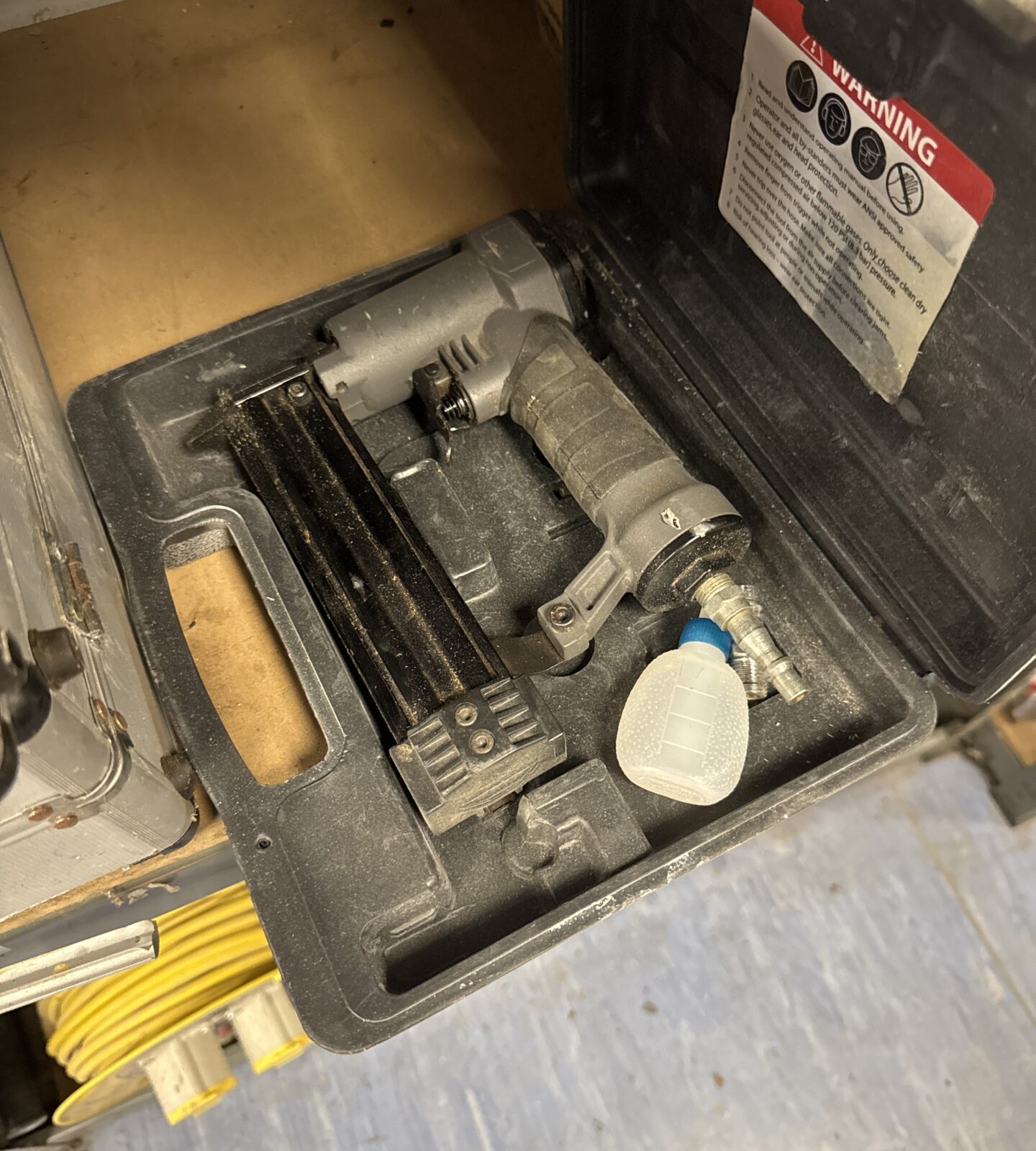 Small pneumatic staple gun