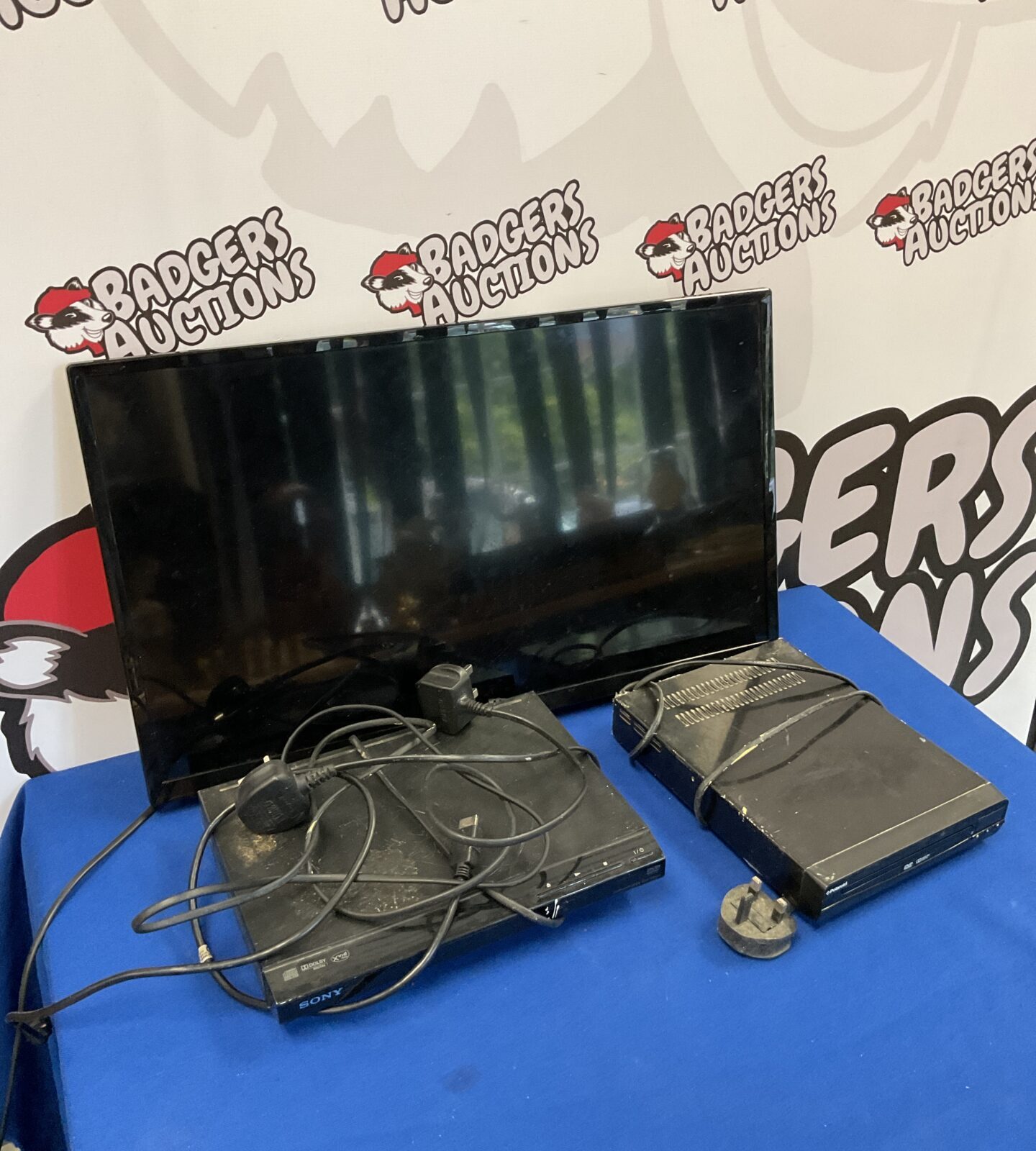 Jvc 25” hd tv working with sony & polaroid dvd players