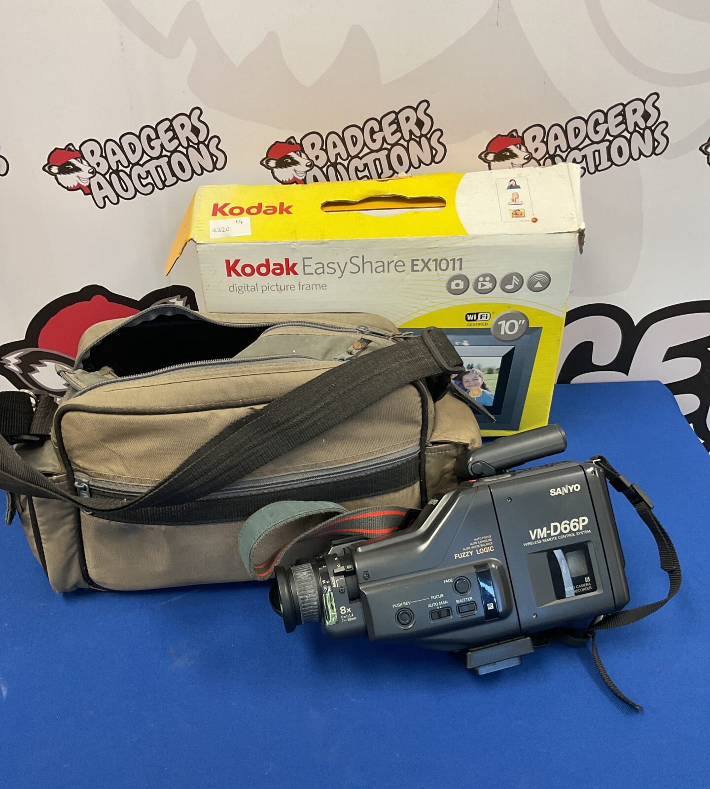 Sanyo vm-d66p camcorder & kodak digital photo frame