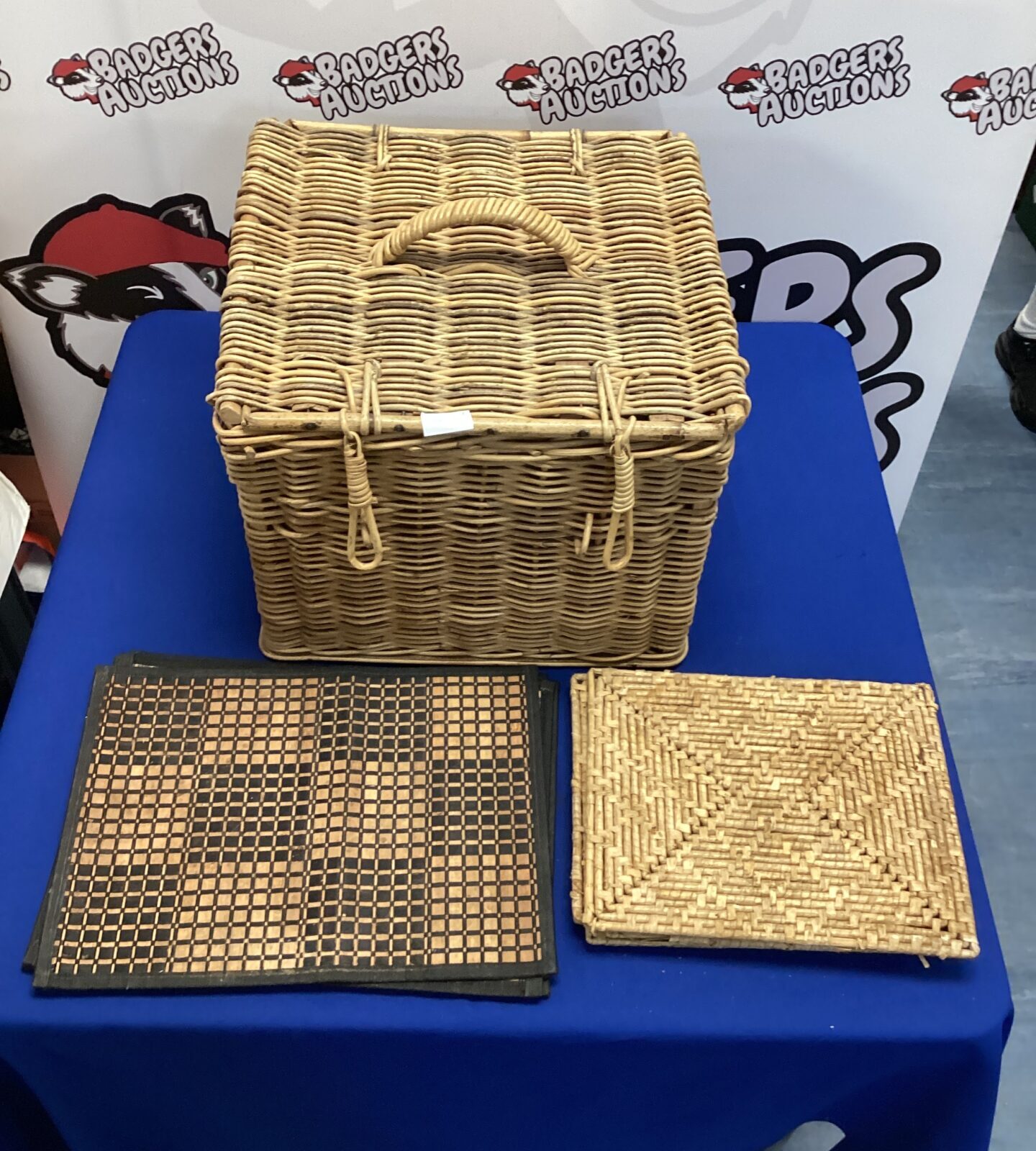 Wicker box with wicker place mats & other table mats