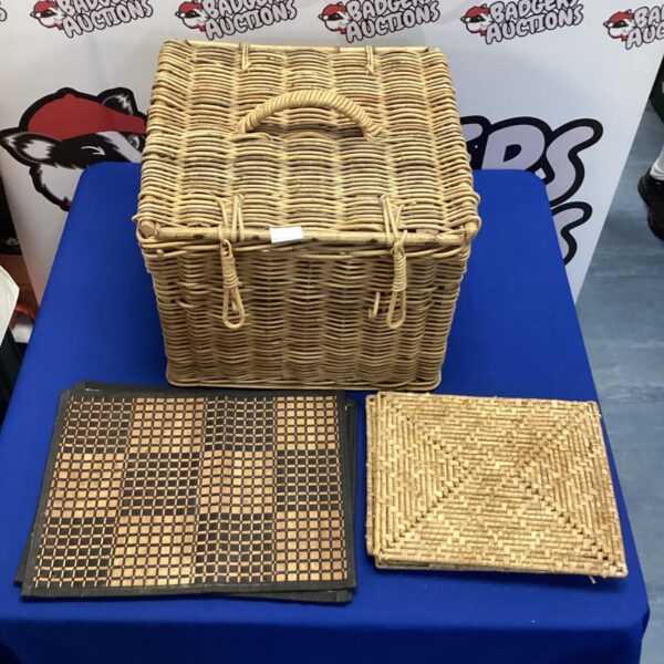 Wicker box with wicker place mats & other table mats