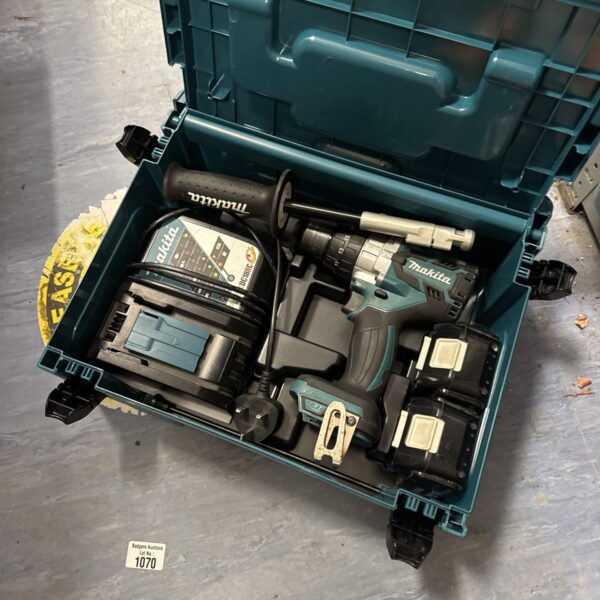 Makita cordless drill with batteries & charger - working