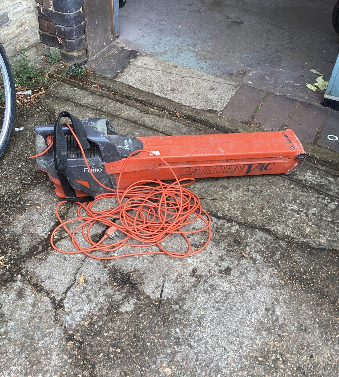 Flymo electric lawn vac