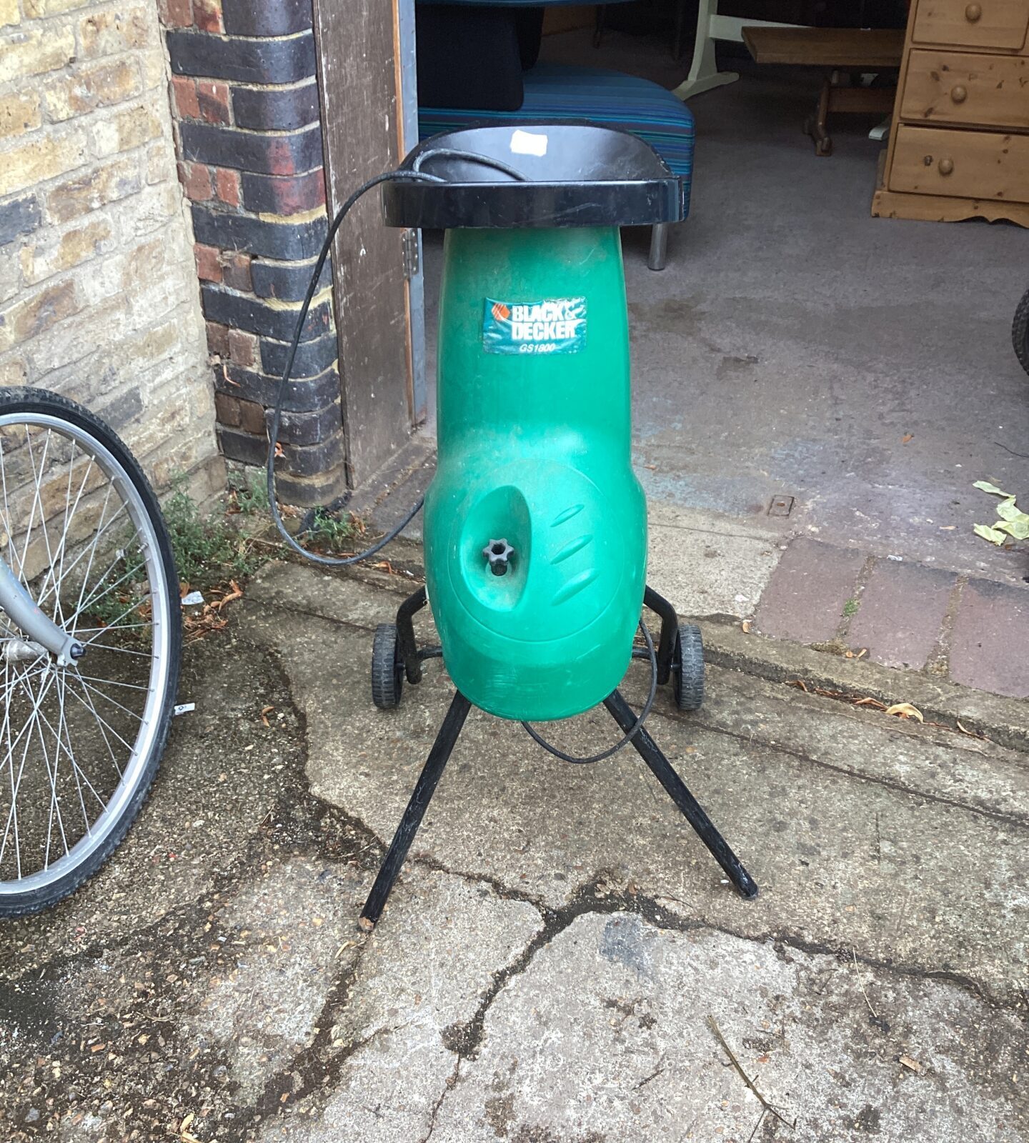 Black and Decker electric garden shredder