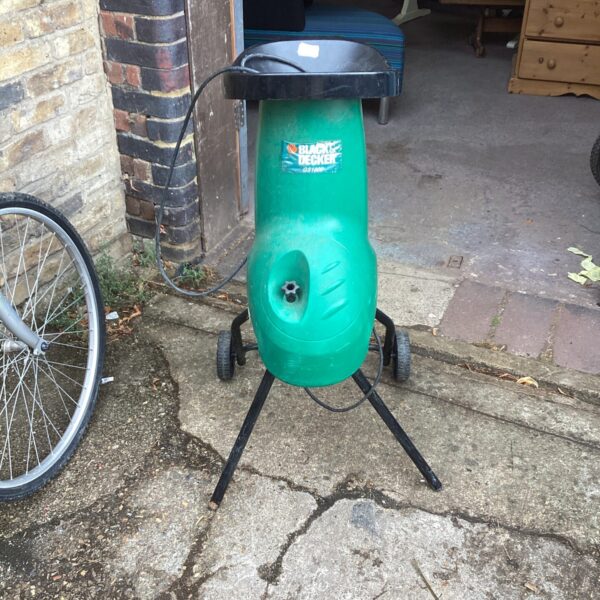 Black and Decker electric garden shredder