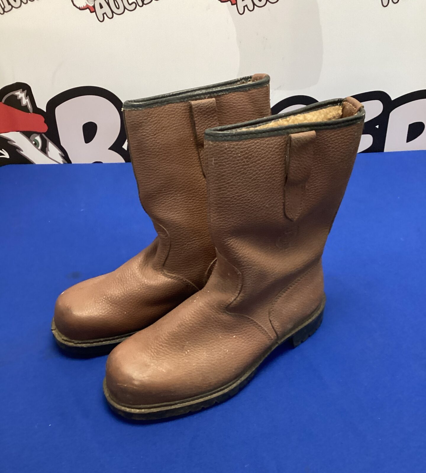 Pair of size 6 fleece lined safety boots