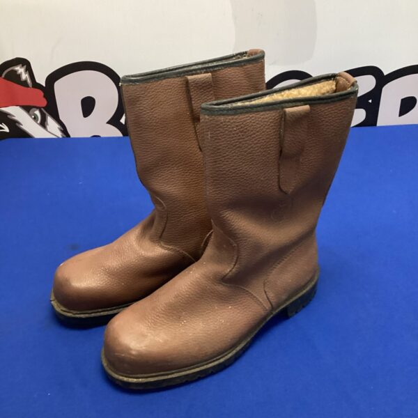 Pair of size 6 fleece lined safety boots