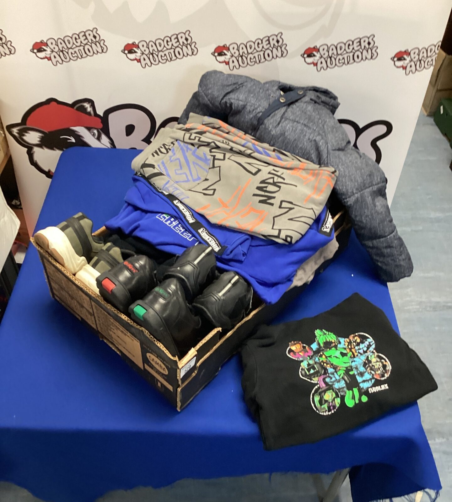 Box of mixed kids clothing inc minecraft & roblox with shoes inc kickers size 38