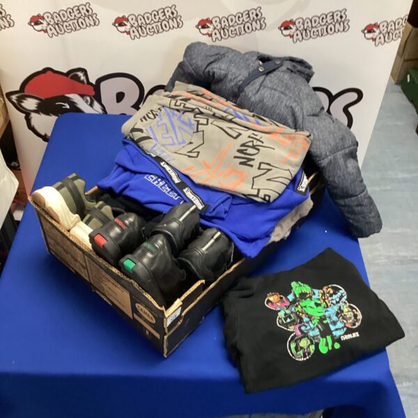 Box of mixed kids clothing inc minecraft & roblox with shoes inc kickers size 38