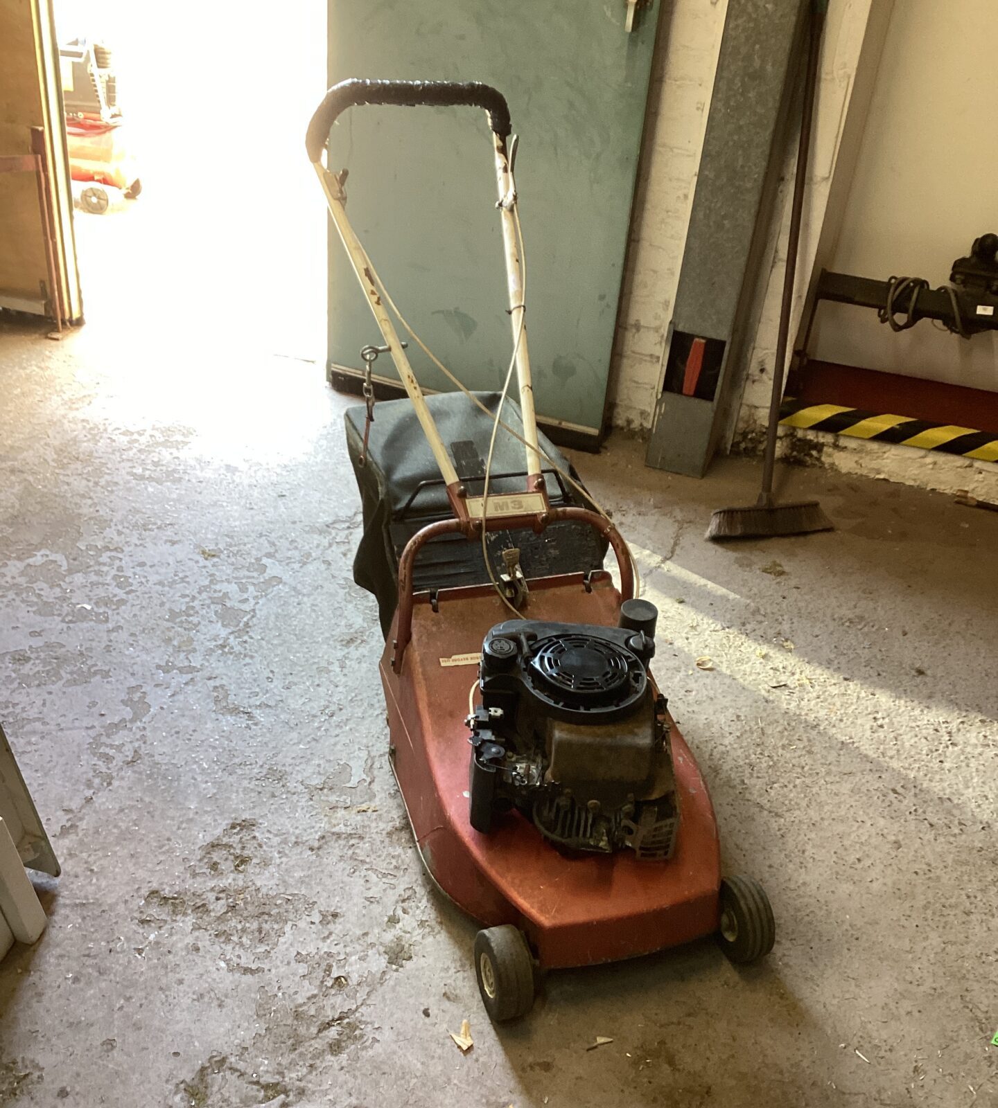M3 Petrol Lawnmower