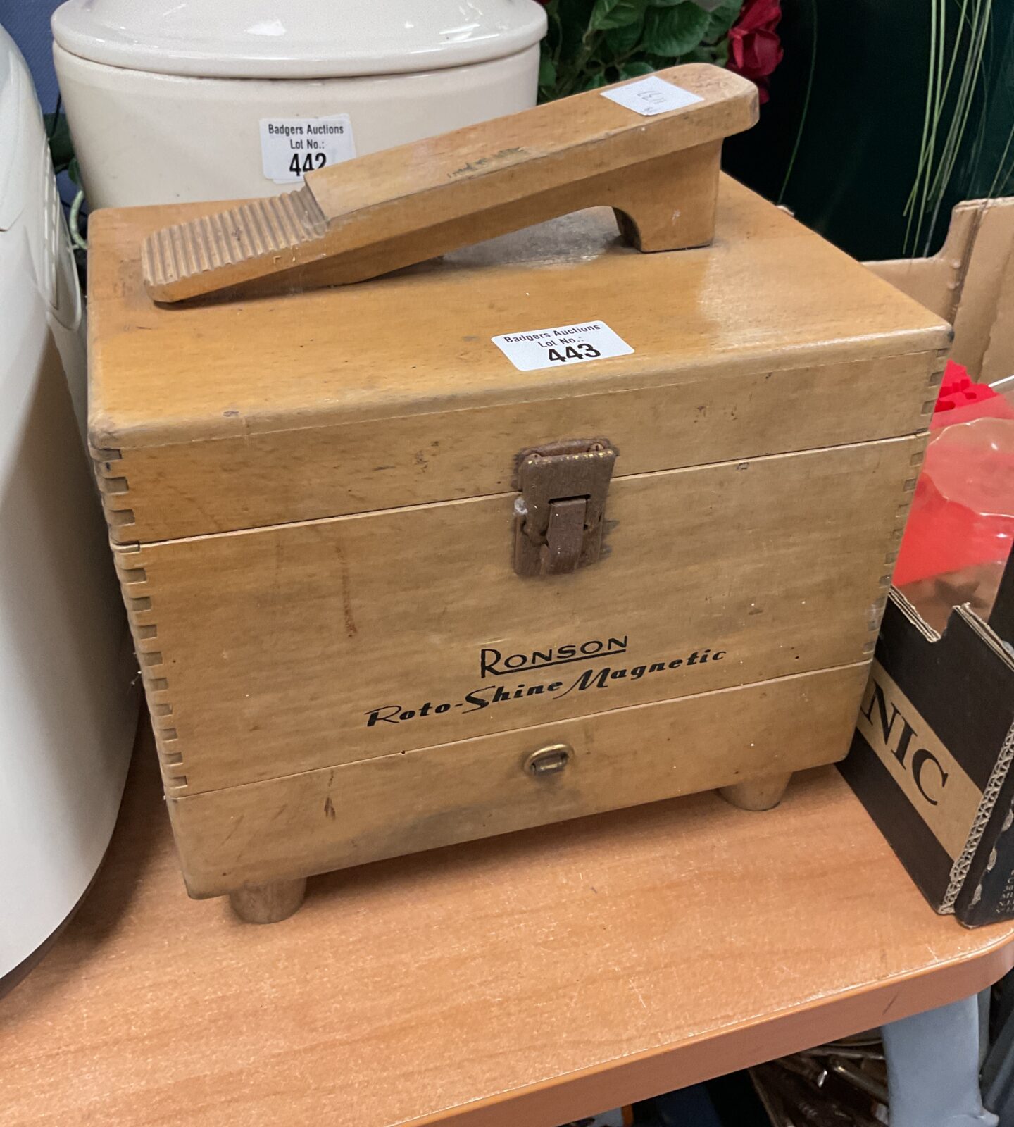 Ronson roto shine electric shoe polisher in box