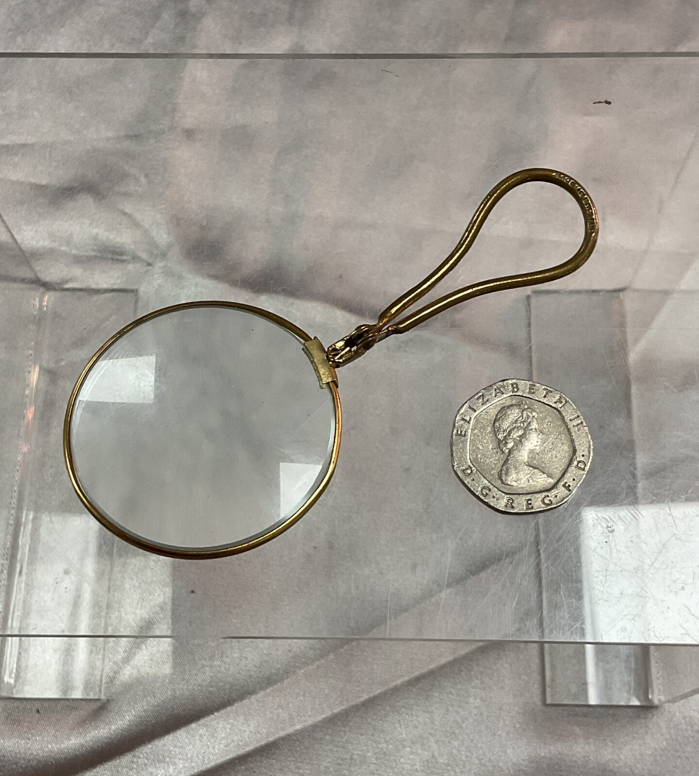 Vintage pocket magnifying glass