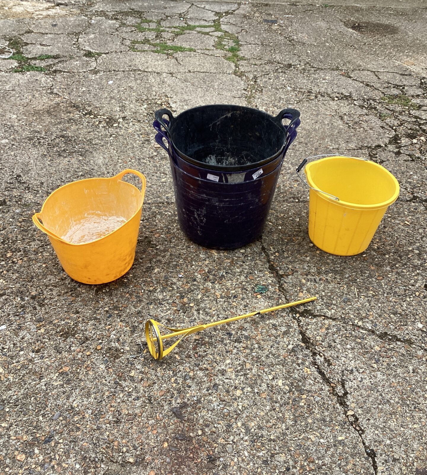 Plaster mixing buckets with paddle