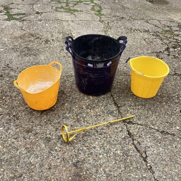 Plaster mixing buckets with paddle