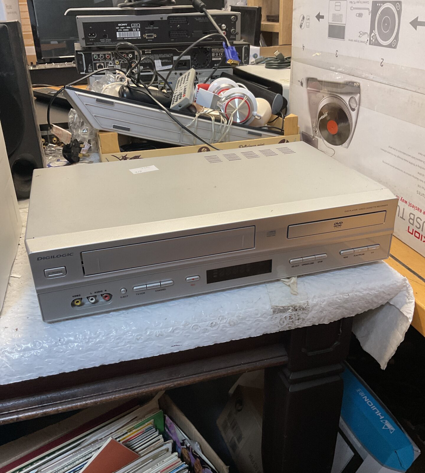 Digilogic dvd vhs combo recorder player