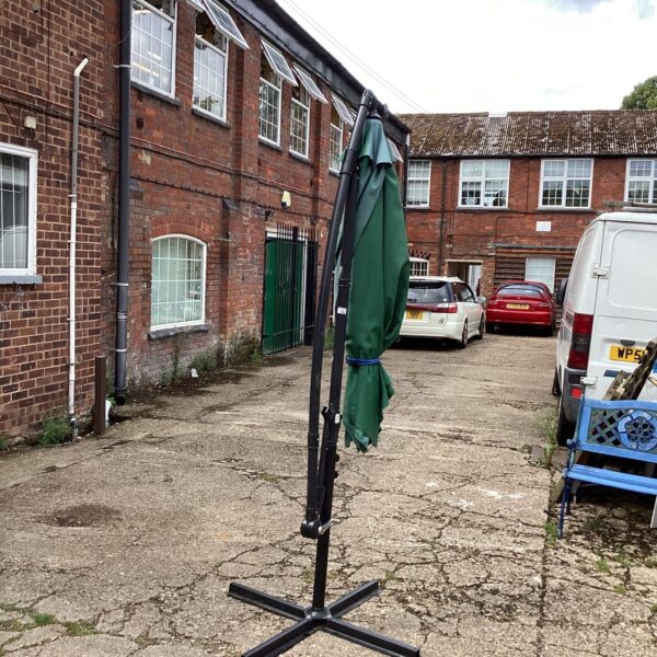 Large Cantilever Garden parasol