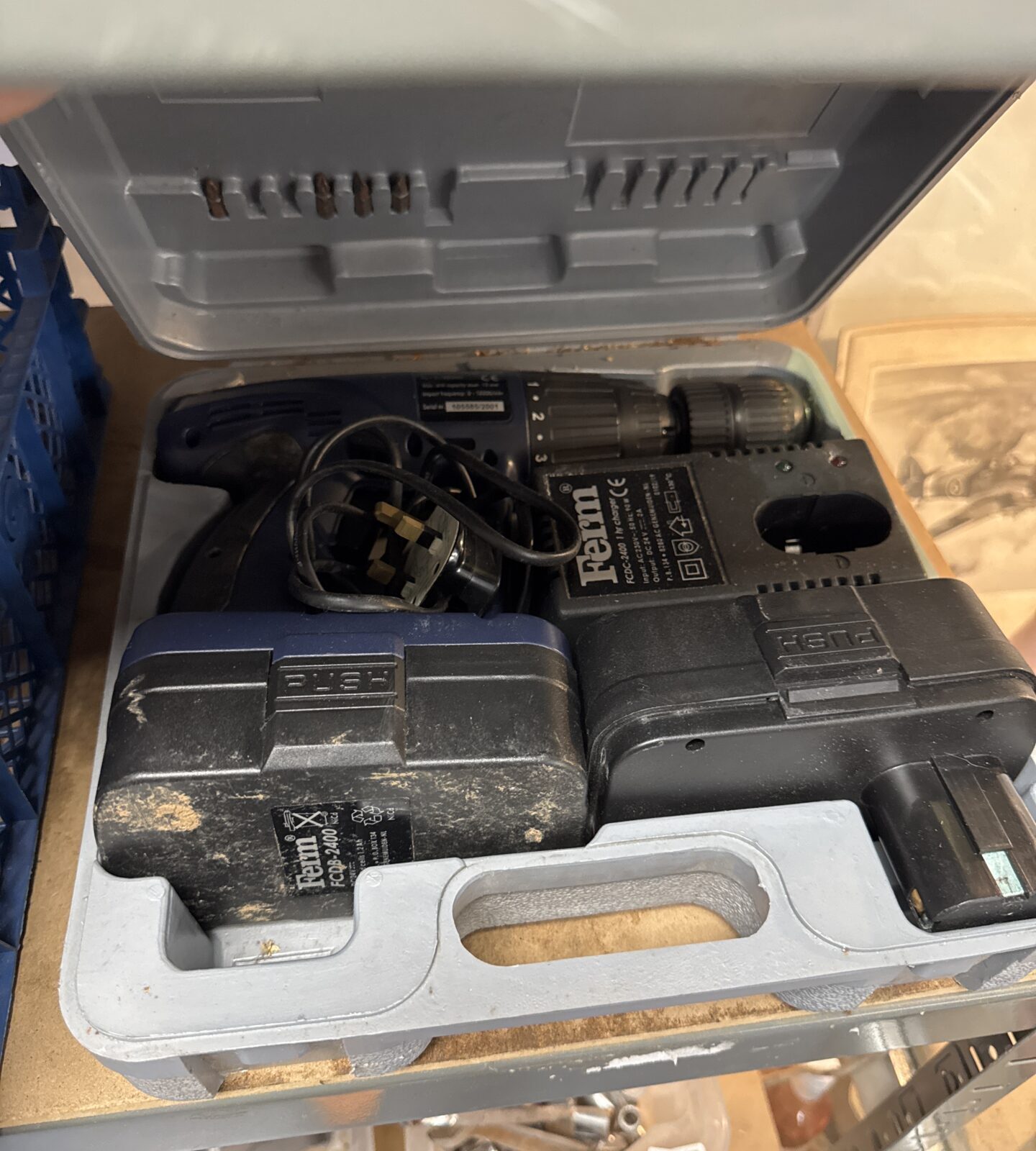 Fern cordless drill with batteries & charger - working