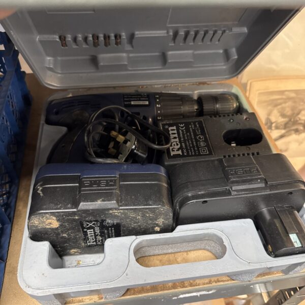 Fern cordless drill with batteries & charger - working