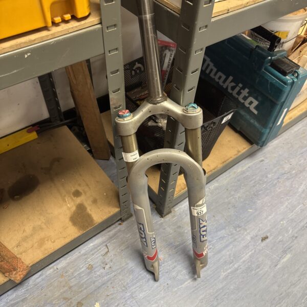 Pair of Fox f100 rl bicycle suspension forks