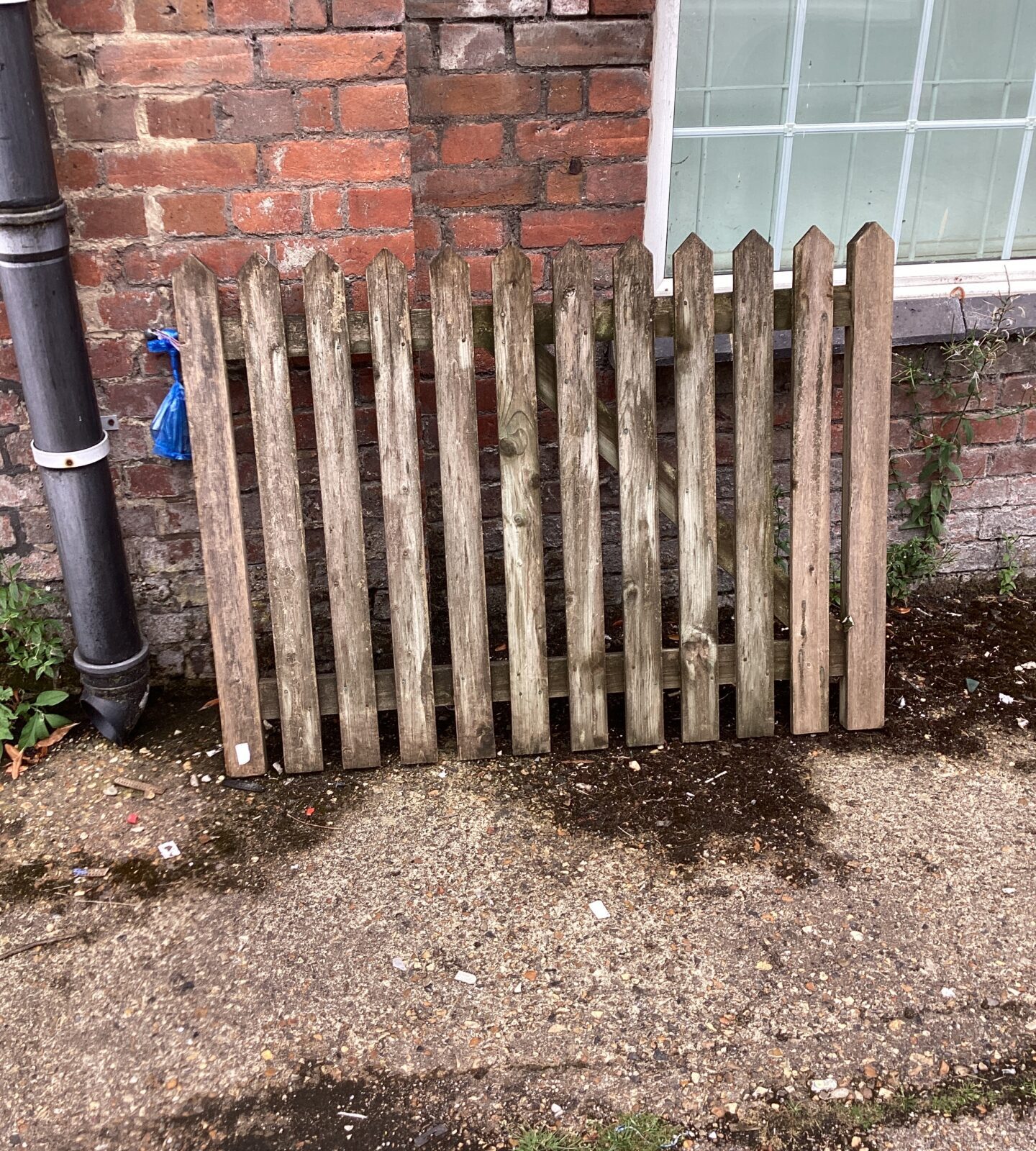 4’ Wooden Gate with brackets