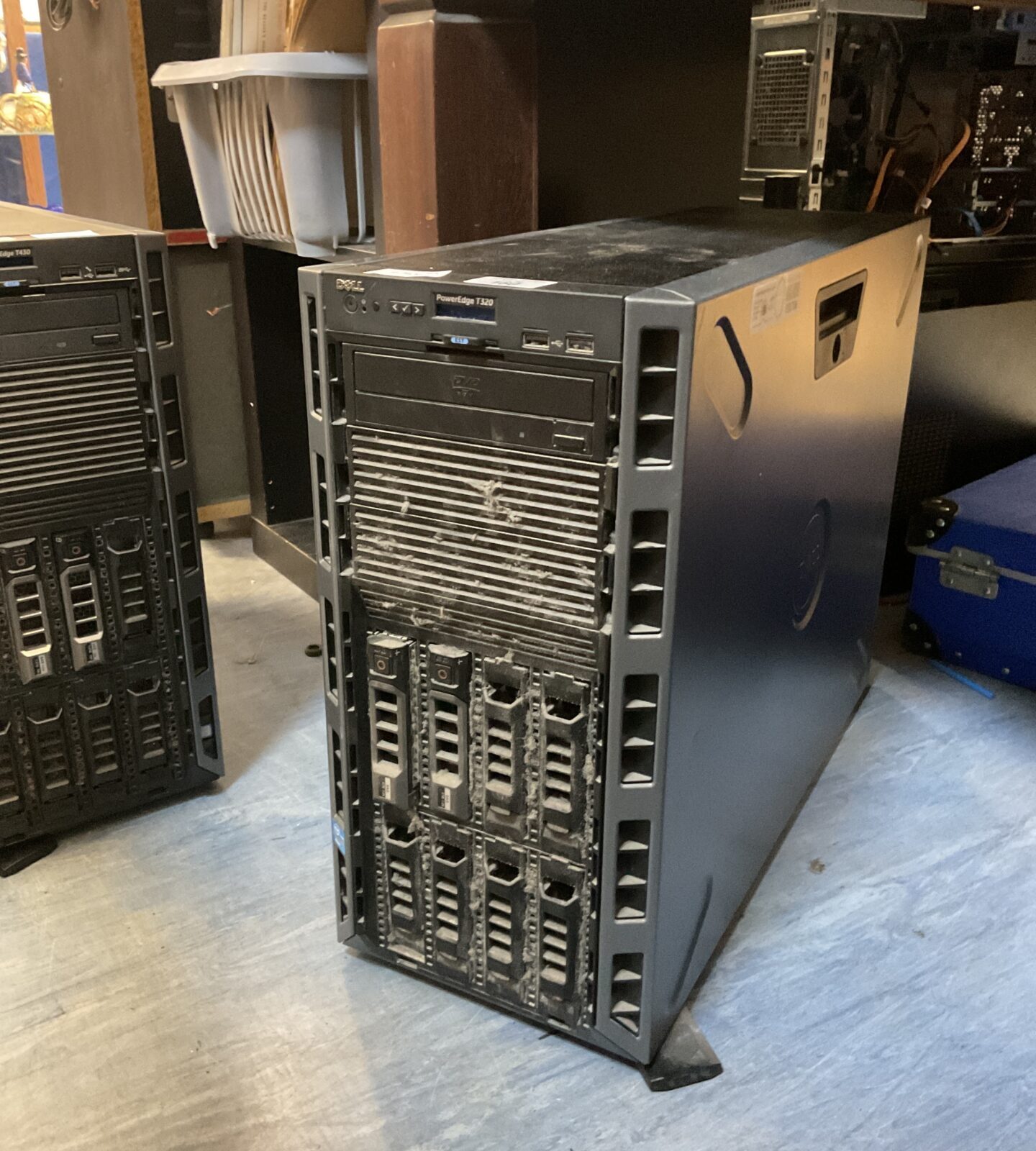 Dell poweredge t320 server working but no hards drives