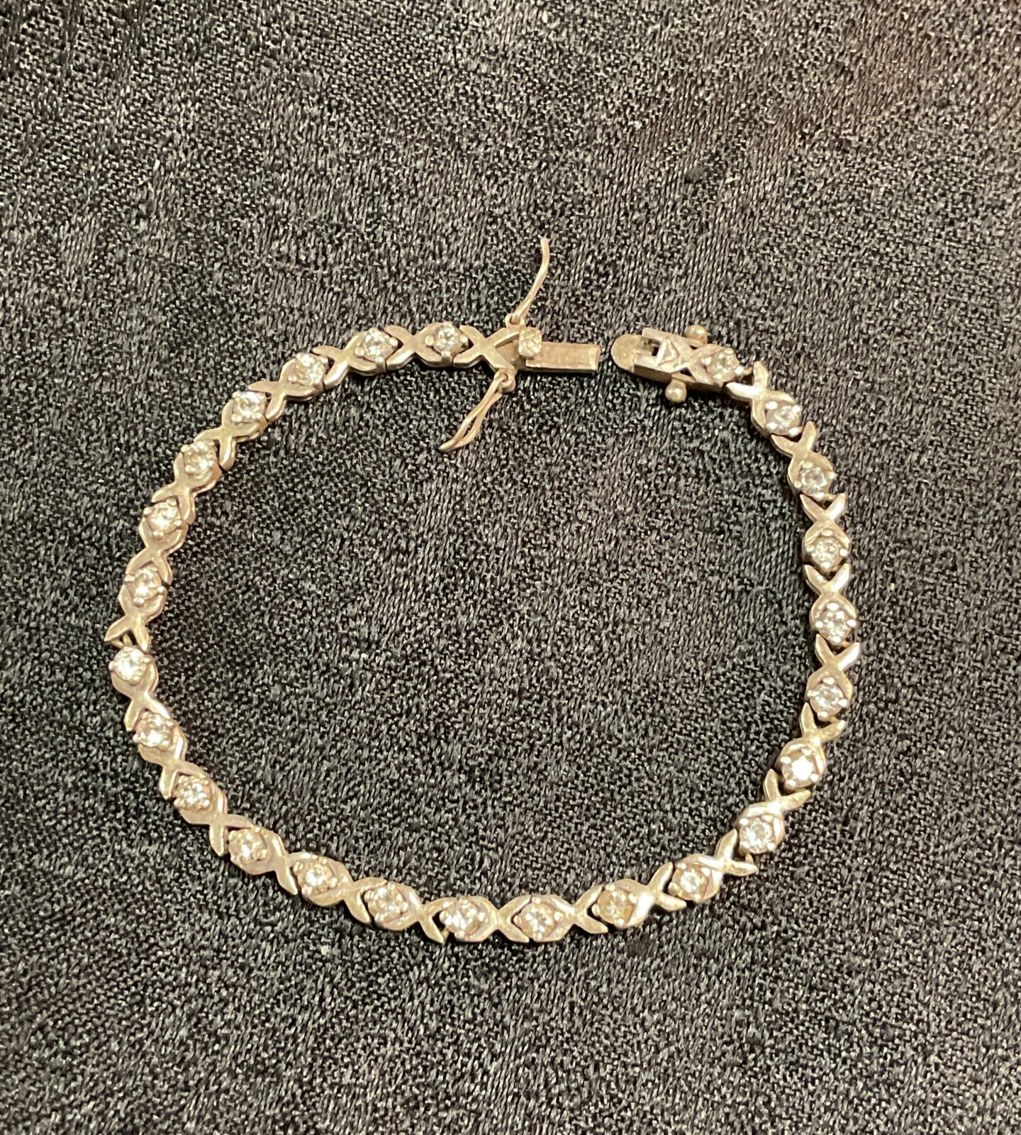 925 Silver bracelet set with white stones
