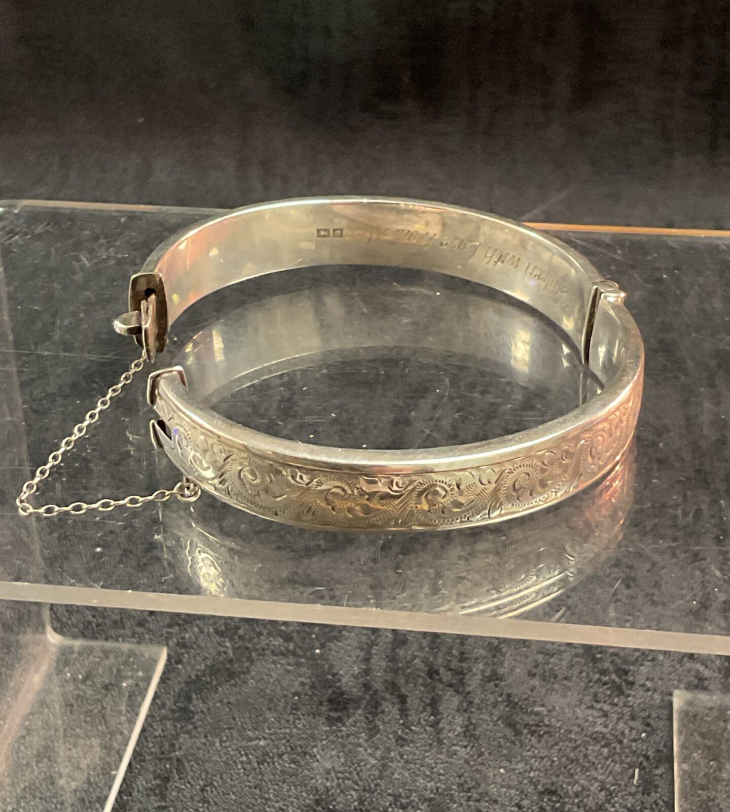Hallmarked silver hinged bracelet 18g