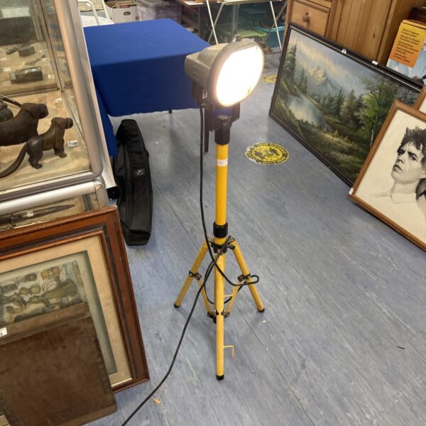 Defender halogen tripod site light - working