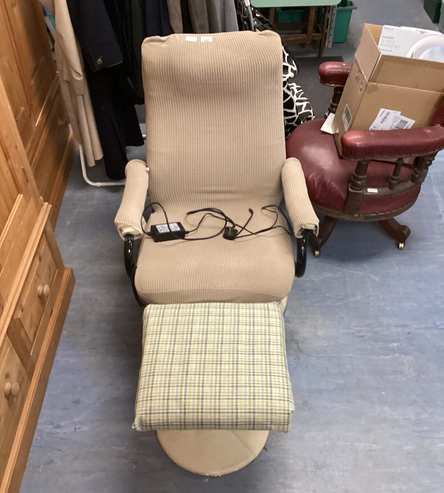 Homcom vibro massage chair with footrest