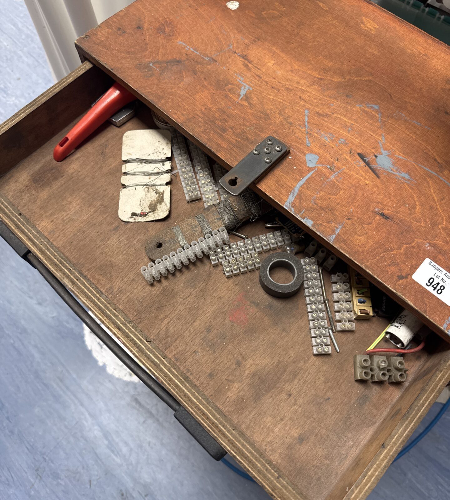 Vintage wooden tool chest with contents - Image 2