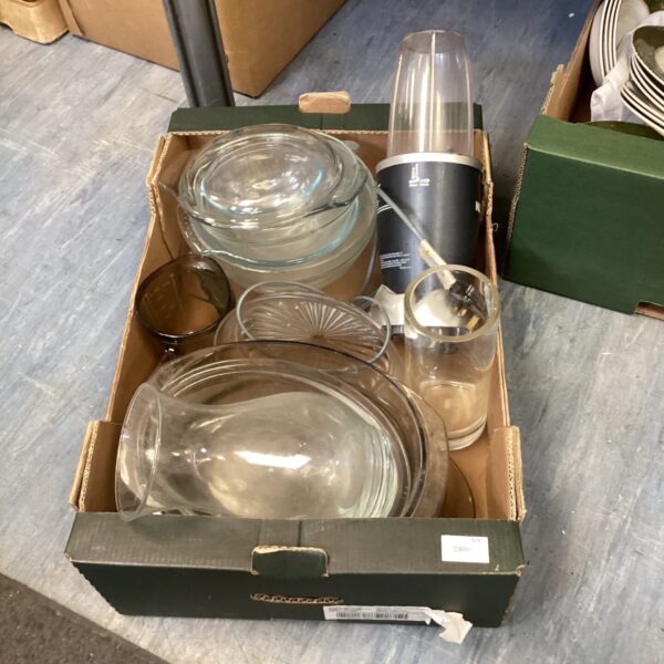 Box of mixed kitchen cooking bowls & nutribullet