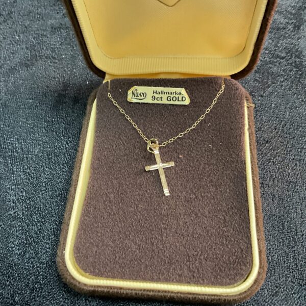Vintage 9ct gold crucifix necklace with delicate chain.