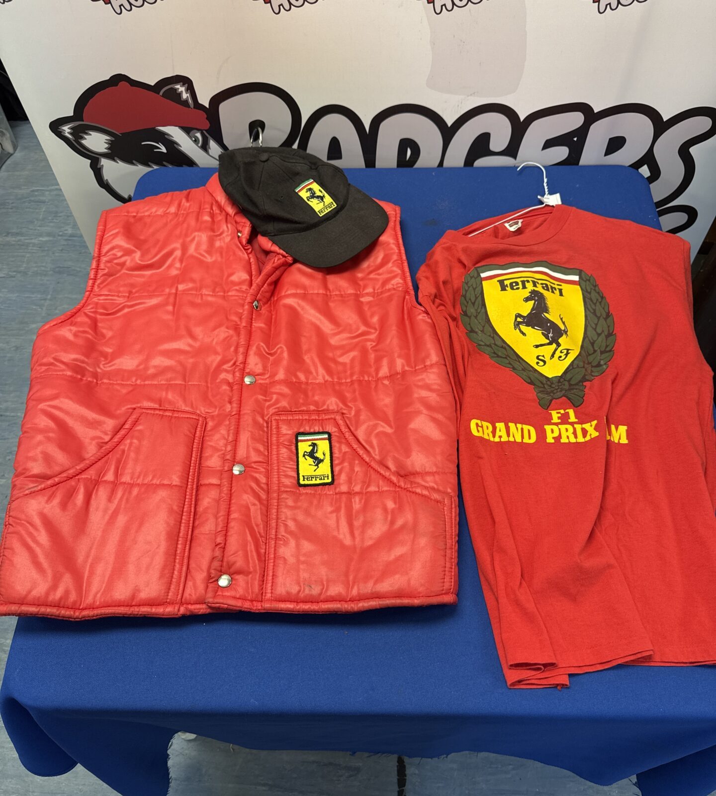 Ferrari f1 T-shirt, body warmer & cap - size L