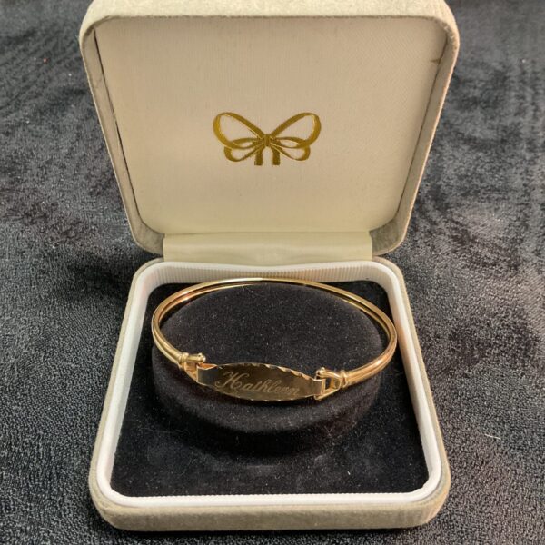 Vintage 9ct gold Kathleen bracelet, delicate and hallmarked.