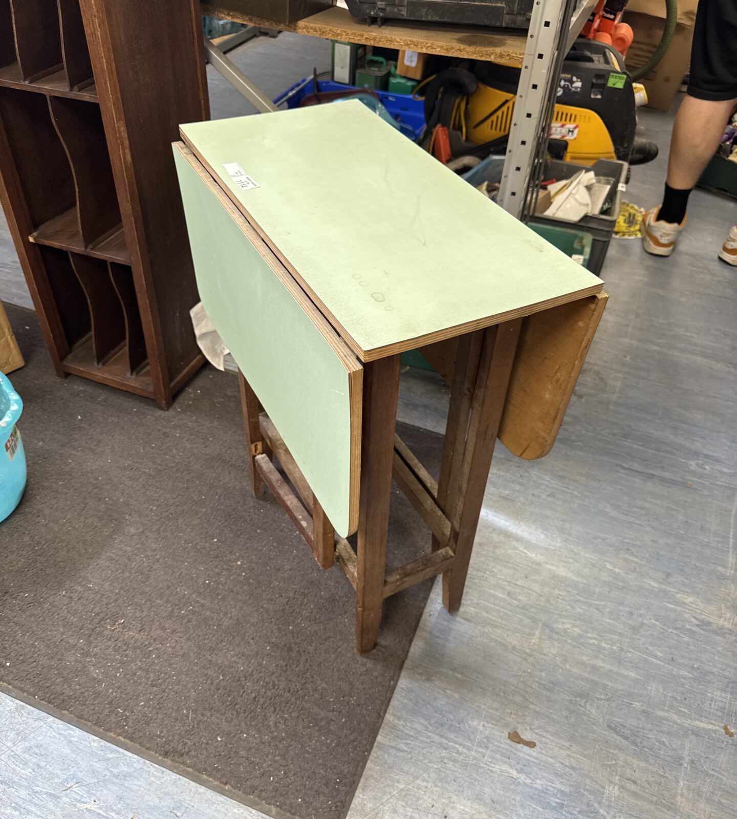 Vintage Formica small drop leaf table - needs attention, surface layers delaminating & one gate leg needs repair