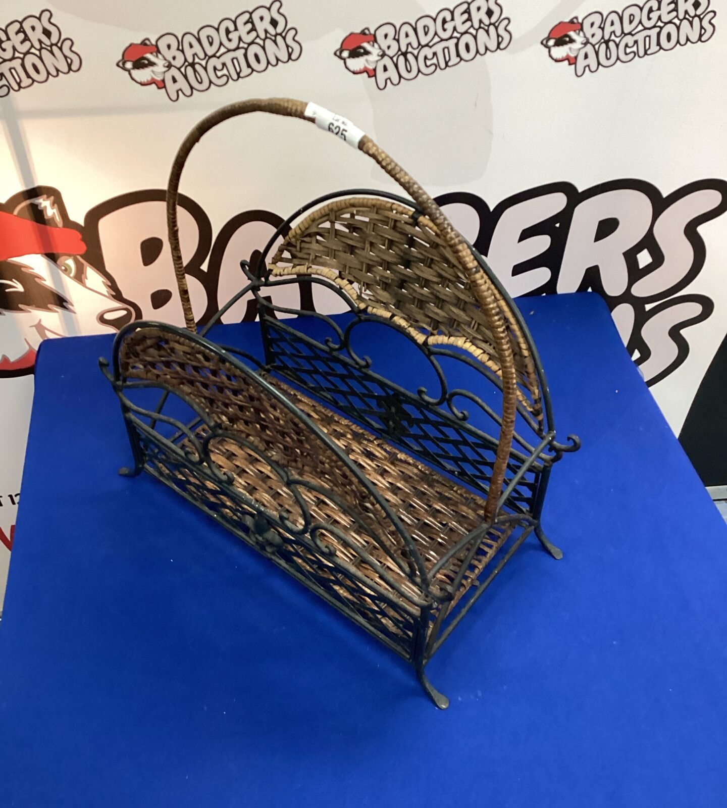 Magazine basket