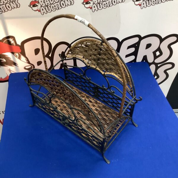 Magazine basket